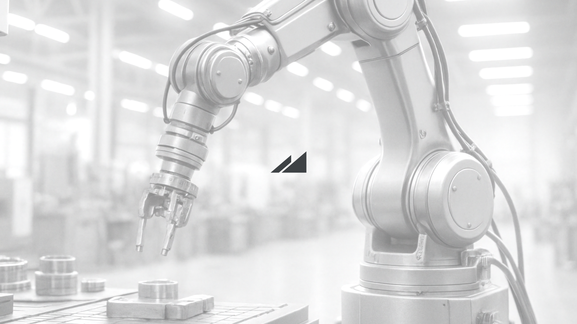 Fotografía de una fábrica moderna con robots y automatización, representando la integración de IA y manufactura.